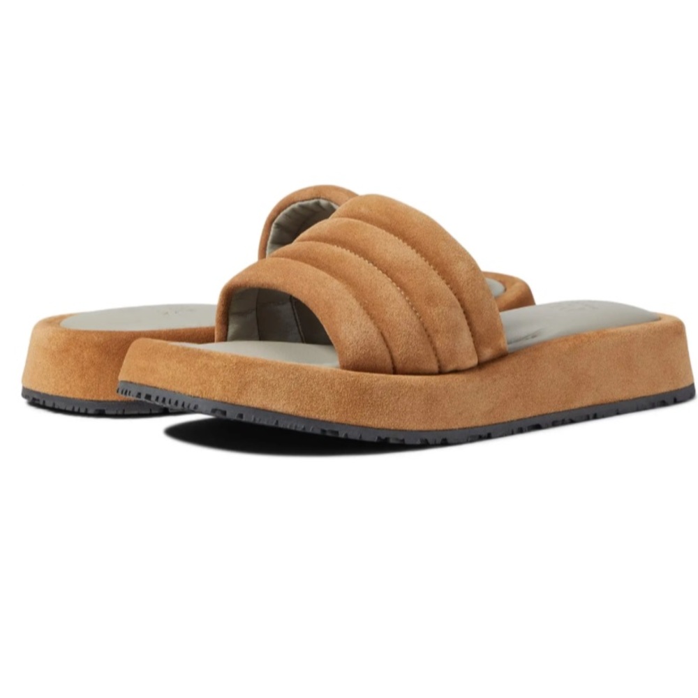 P448 brown sandal